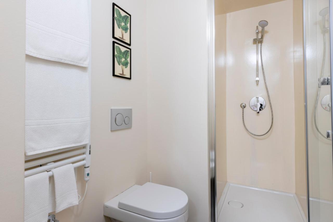 Isola Bella Apartments Via Vittorio Emanuele สเตรซา ภายนอก รูปภาพ