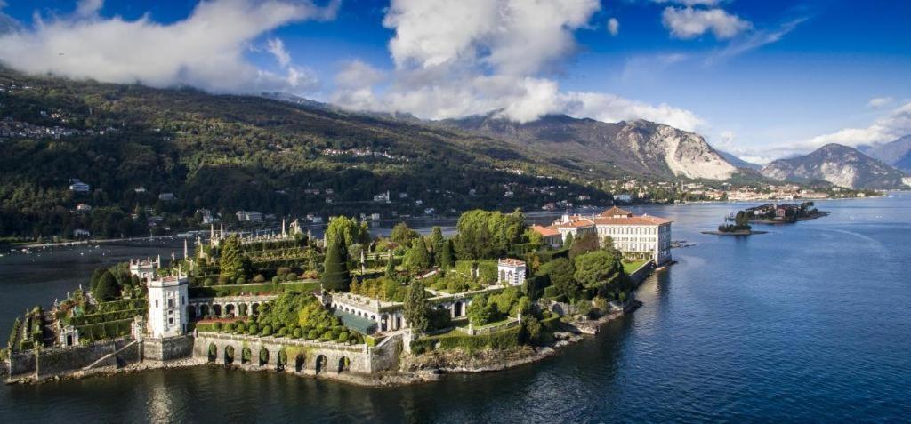 Isola Bella Apartments Via Vittorio Emanuele สเตรซา ภายนอก รูปภาพ